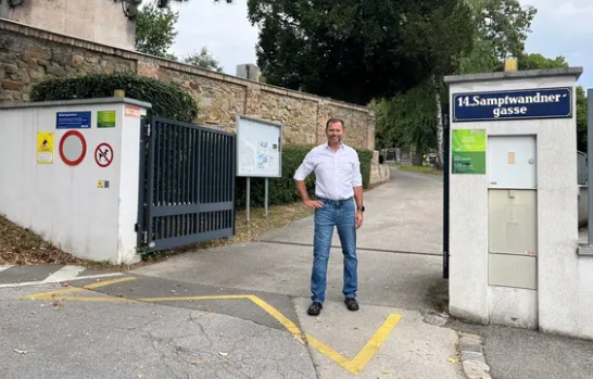 Armin Blind (FPÖ) setzte sich für die Öffnung des Friedhofstores ein.